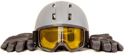 Skihelm und Skihandschuhe